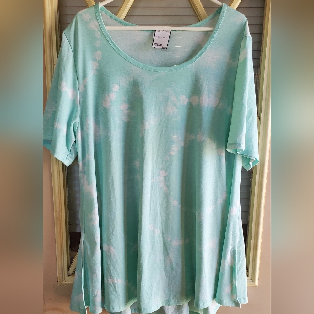 LuLaRoe Light Green Tie-Dye Short Sleeve Top, Lightweight, Stretch